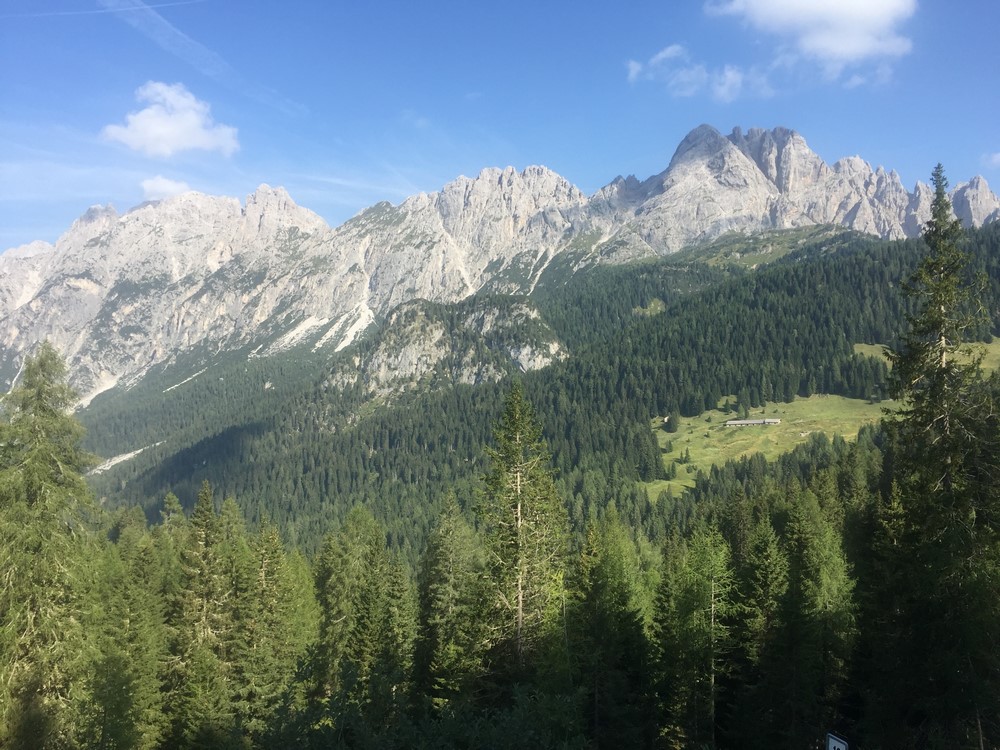 Strada per Sella Ciampigotto.JPG