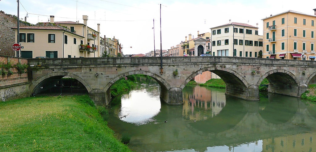 Ponte_Molino,_Padua,_Italy._Pic_01.jpg